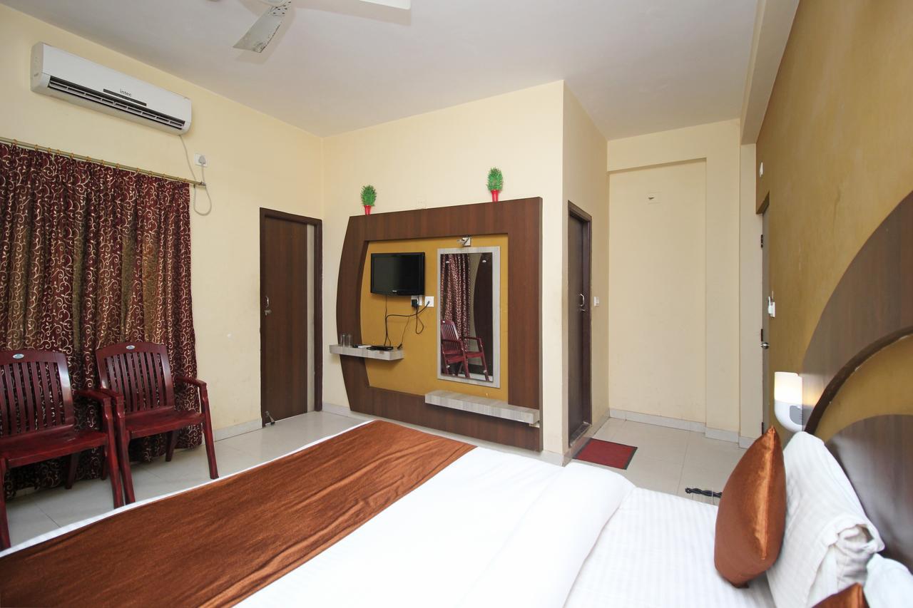 Oyo 7680 Park Lagoon Hotel Puri Exterior photo